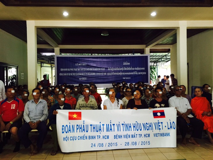 Việt Nam giúp Lào phẫu thuật mắt miễn phí cho bệnh nhân nghèo - ảnh 1